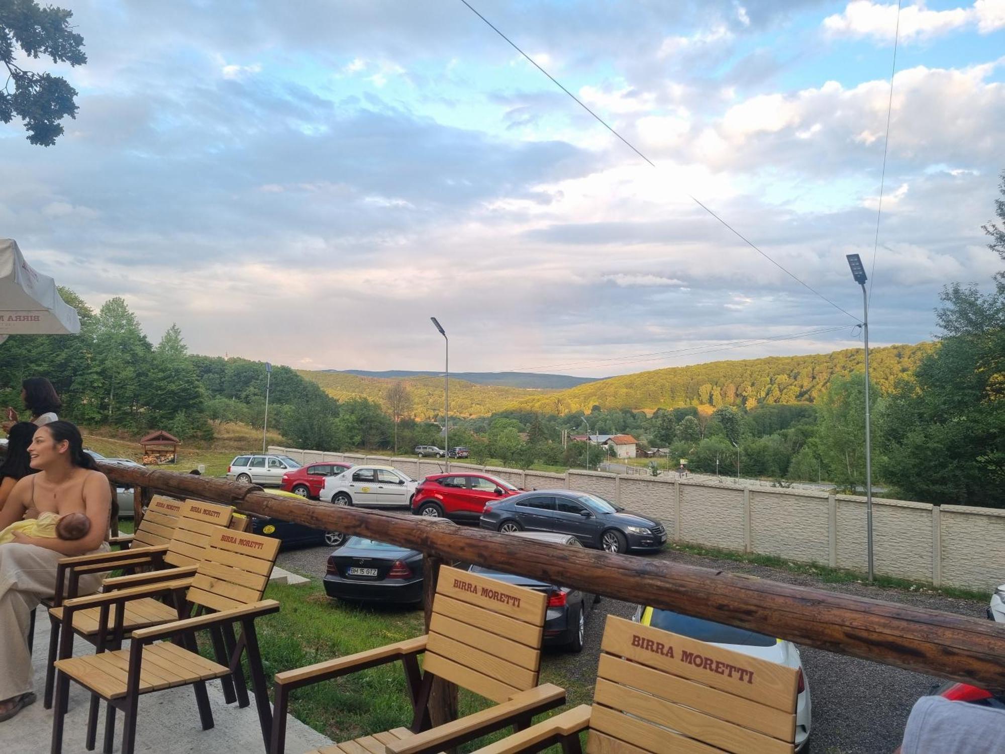 Готель Popas Momaia Куртя-де-Арджеш Екстер'єр фото
